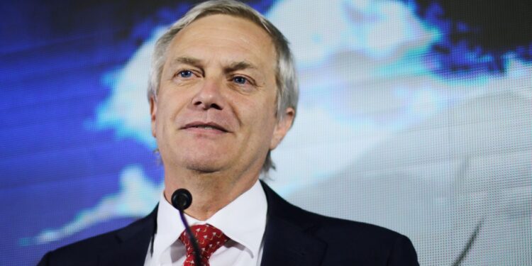 José Antonio Kast encabeza la primera vuelta presidencial, superando a Jara y Matthei, según Cadem.