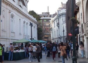 Feria cultural gratuita este sábado en Santiago.