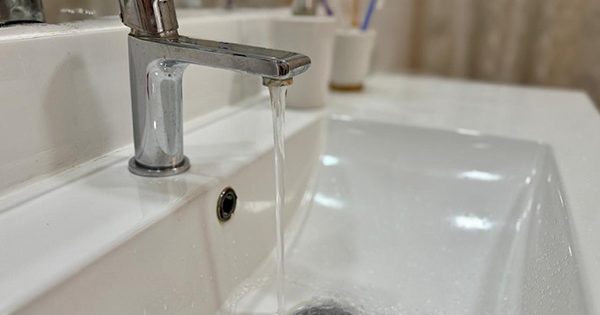 ¿Cansado de estar cargando sacos y sacos de sal y perder tiempo tratando de hacer funcionar esos ablandadores de agua viejos?