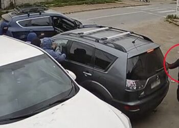 [VIDEO] Tres cabros detenidos tras una serie de encerronas y robos en el Outlet de Quilicura