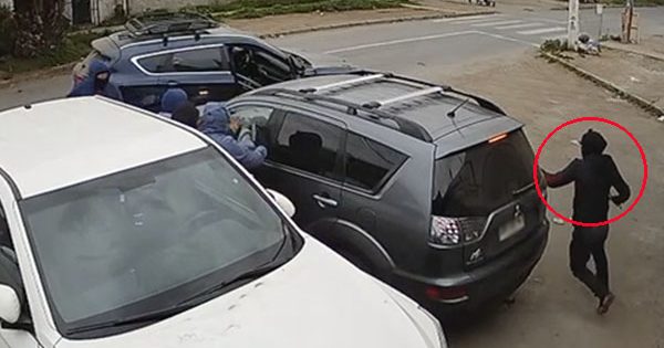 [VIDEO] Tres cabros detenidos tras una serie de encerronas y robos en el Outlet de Quilicura