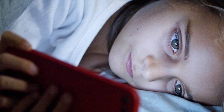 Especialista presenta una guía para disminuir el uso de pantallas en niños sin provocar conflictos.