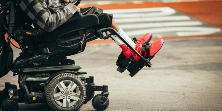 Hombre en silla de ruedas se encuentra grave tras violento asalto en Talca: recibió 6 puñaladas.