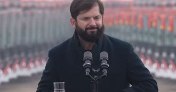 [VIDEO] Presi Boric lidera en Colina el lanzamiento de buses eléctricos para el Gran Santiago.