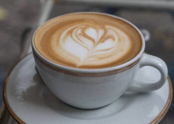 Barrio Italia se llena de vida con su primer Coffee Party, café, música y cultura al ritmo chileno.