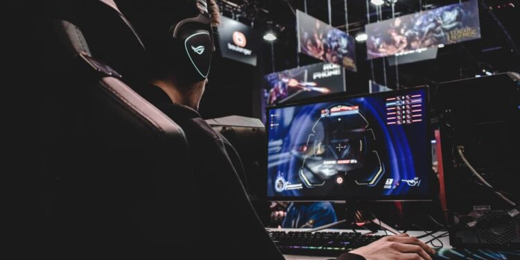 Curicó Esports lleva a cabo un gran evento de videojuegos en el Maule: aspiran a romper el récord de asistencia.