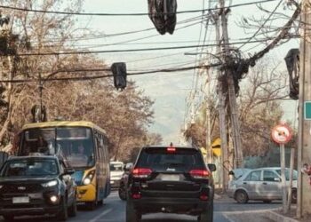 Nuevo semáforo en la avenida Chicureo podría estar funcionando esta semana.