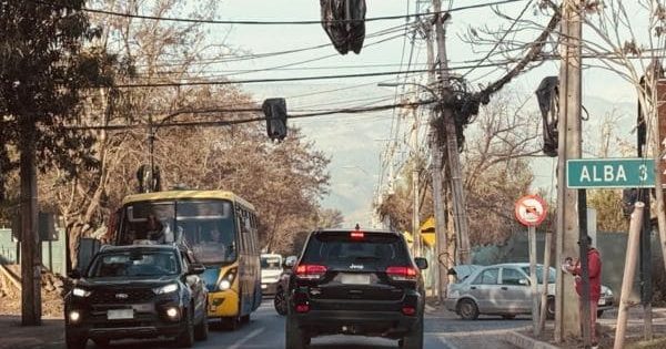 Nuevo semáforo en la avenida Chicureo podría estar funcionando esta semana.
