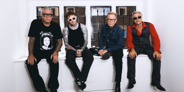 La leyenda del punk se toma el Teatro Caupolicán