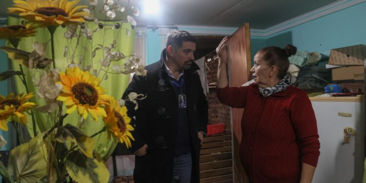 Cerro Navia embellece casas con el Programa de Habitabilidad.