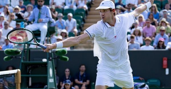 Histórico: Nicolás Jarry avanza a octavos de final en Wimbledon tras derrotar a Joao Fonseca.