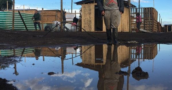 Nuevo cálculo aumenta la pobreza en Chile del 6,5% al 22,3%, pero sigue siendo menor que en 2017 y 2020.