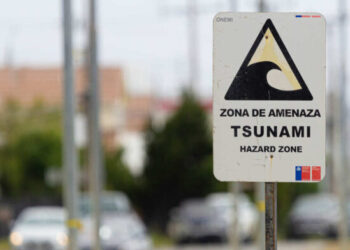 Senapred informa que las olas alcanzaron los 70 centímetros en Rapa Nui.