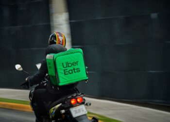 Entrega a un clic: Uber Eats llega a Linares con más de 35 locales a disposición.