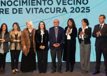 Vitacura celebra sus 34 años homenajeando a vecinos destacados.