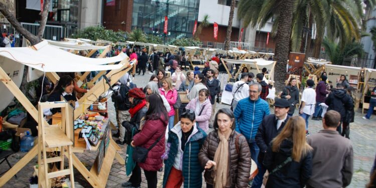 Autoridades de Santiago lanzan el Festival de Invierno “Vive Lastarria”