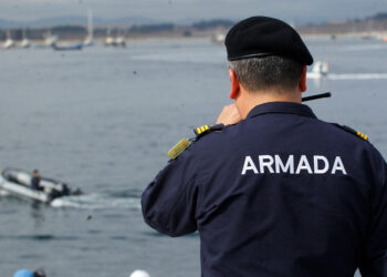 Funcionario de la Armada muere tras caer del Molo de Abrigo en Valparaíso; otras dos personas fueron rescatadas con vida.