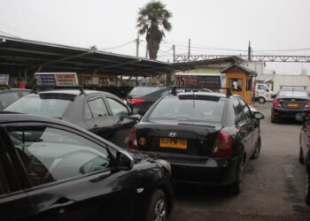 Anuncian aumento de medidas de seguridad tras serie de asaltos a conductores de colectivos en Los Ángeles.