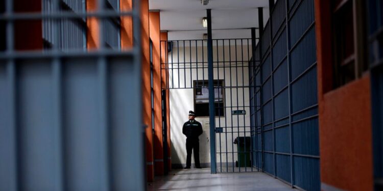 Desmantelan una banda de tráfico de drogas en Molina, dirigida por un preso desde la cárcel de Cauquenes.