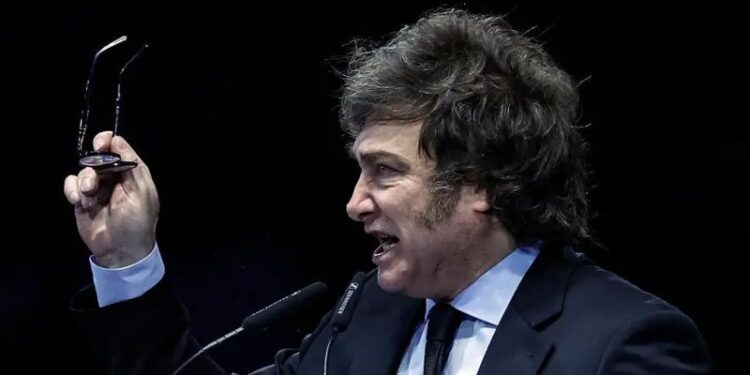 Por qué Javier Milei optó por no atacar más a sus opositores y críticos en Argentina.