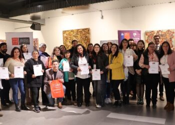 Más de 30 mujeres desarrollan sus habilidades de liderazgo en Vichuquén.