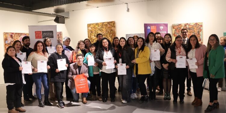 Más de 30 mujeres desarrollan sus habilidades de liderazgo en Vichuquén.