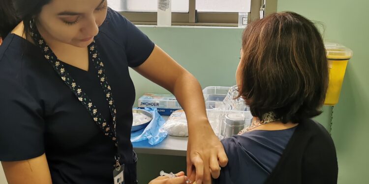 Alerta por aumento de virus respiratorio sincicial en niños de Talca: intensifican la prevención con un vacunatorio móvil.