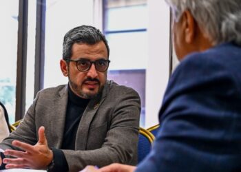 Amenazan de muerte al alcalde de San Bernardo, Christopher White, tras desalojo de vendedores ambulantes.