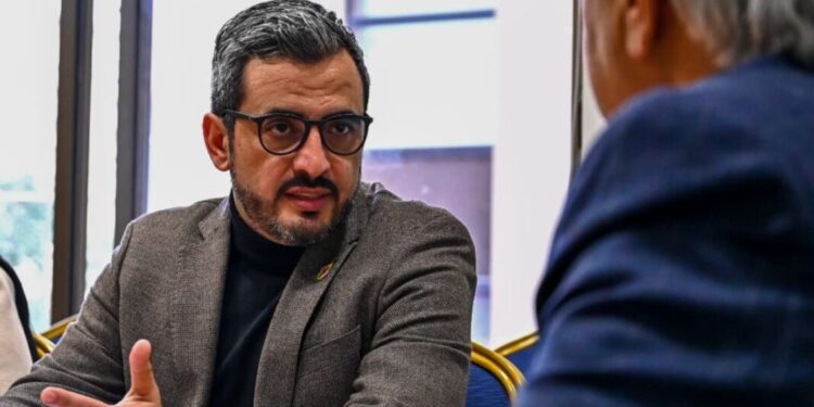 Amenazan de muerte al alcalde de San Bernardo, Christopher White, tras desalojo de vendedores ambulantes.