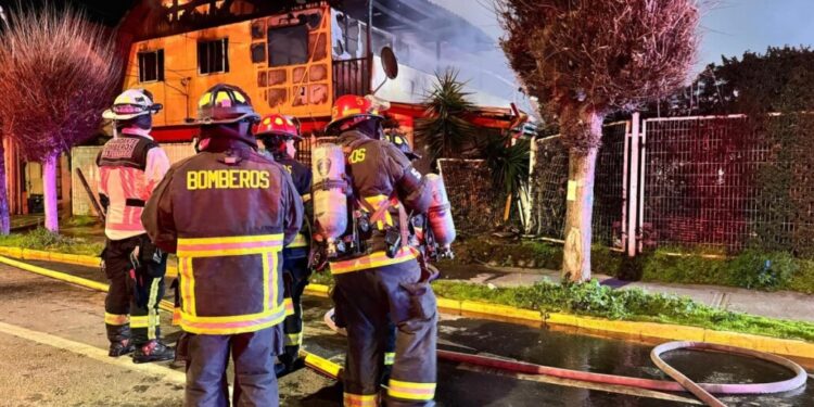 Incendio en San Fernando cobra la vida de una persona que quedó atrapada.