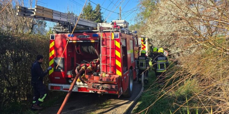 Un incendio dañó una casa en el sector rural de Los Ángeles.