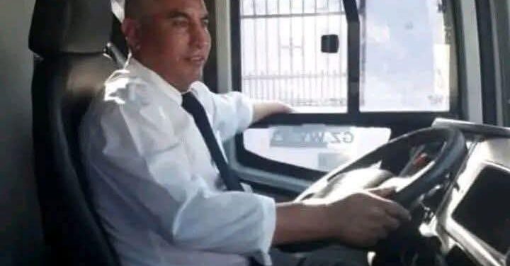 Un gesto de honestidad: chofer de Sagrada Familia devuelve bolso con $4 millones que dejó una pasajera.