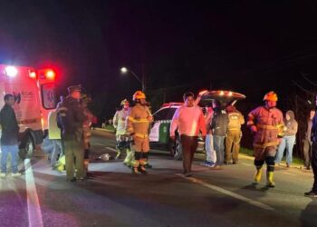 Niña de seis años fallece tras ser atropellada en una transitada carretera de Río Claro.