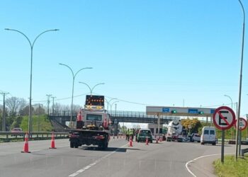 Trabajador fallece al instalar señaléticas en la Ruta 5 Sur: Conductor formalizado por el mortal atropello.