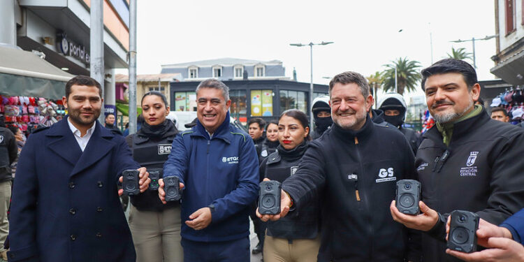 Entregan cámaras a los inspectores municipales