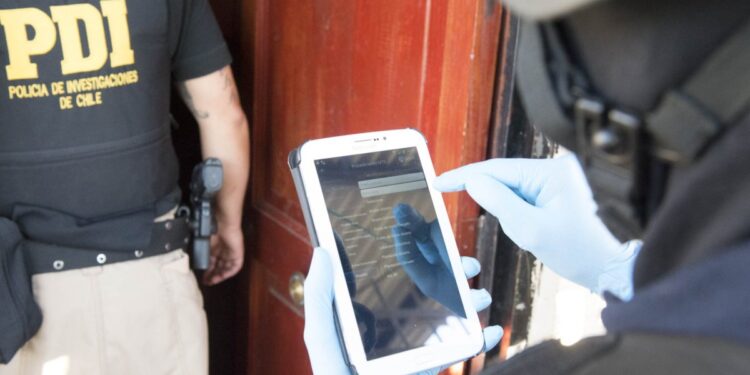 Tres bolivianos arrestados y se recuperan baterías robadas de antenas de telecomunicaciones en San Felipe.