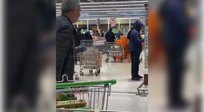 Banda armada realiza violento asalto en centro comercial de Maipú y roba joyas valoradas en $20 millones.