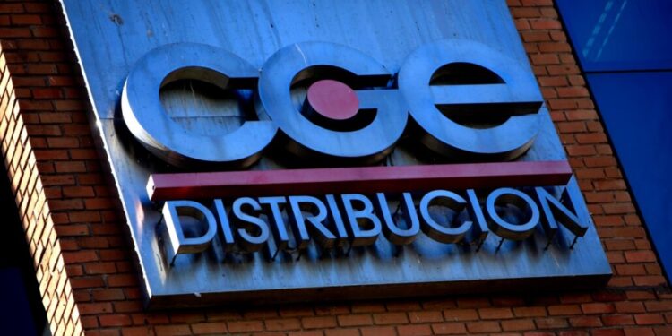 La SEC presenta cargos contra la CGE por errores en las lecturas de medidores en dos regiones del país.