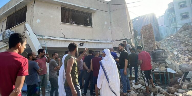 Al menos 19 muertos por un bombardeo israelí en áreas con alta densidad poblacional en Gaza.