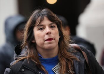 La presidenta del FA apoya la labor de Marcel y desestima las críticas de Carmona sobre su gestión.