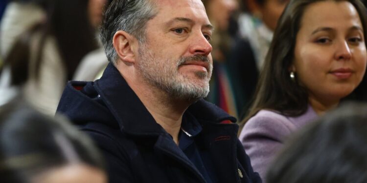 Sebastián Sichel reprende a un sector de la derecha por la polarización provocada por la violencia digital.