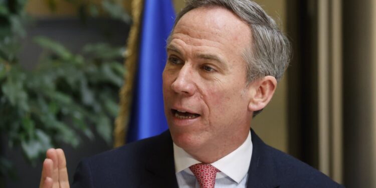 El diputado Alessandri ratifica su respaldo a Matthei y sostiene que sus declaraciones fueron «malinterpretadas».