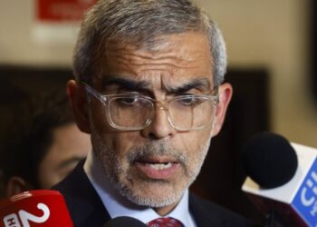 Ministro Cordero se trasladó a Temuco para encontrarse con las fuerzas policiales que investigan la emboscada fatal en Victoria.