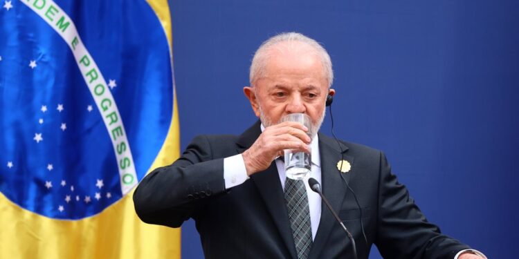 Brasil afirma que continuará compitiendo en el mercado estadounidense a pesar del arancel del 50%.