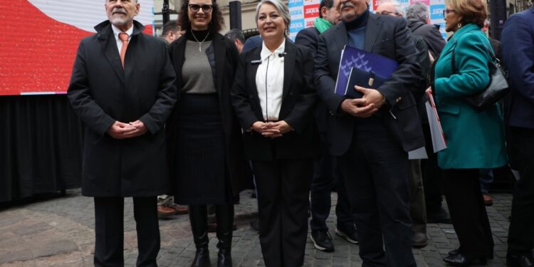 El equipo económico de Jeannette Jara ha rechazado la eliminación de las AFP, afirmando: «No percibo ninguna posibilidad política para ello».