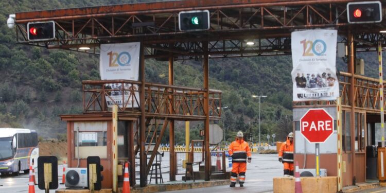 Tras la tragedia en El Teniente, se permite el reinicio parcial y gradual de las operaciones subterráneas.