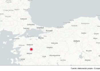 Cuatro personas heridas y múltiples rescates tras un terremoto de magnitud 6,1 en Turquía.