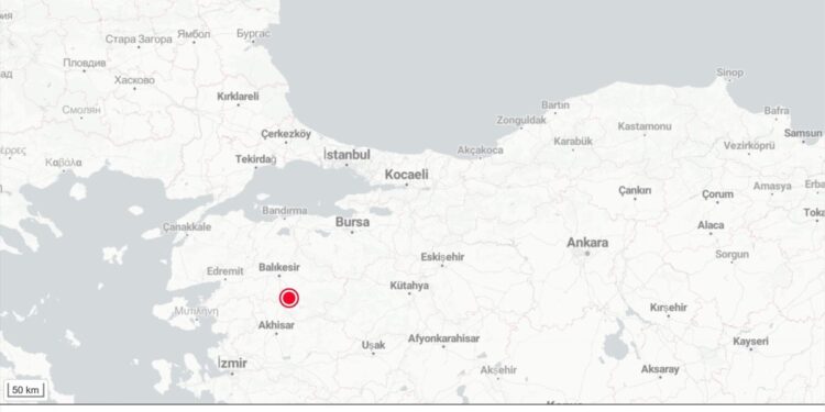 Cuatro personas heridas y múltiples rescates tras un terremoto de magnitud 6,1 en Turquía.