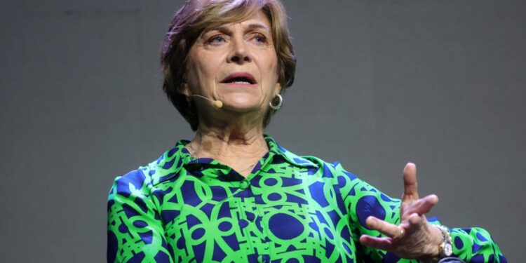 Matthei resalta su objetivo de lograr un crecimiento anual del 3% durante los dos primeros años de su posible Gobierno.