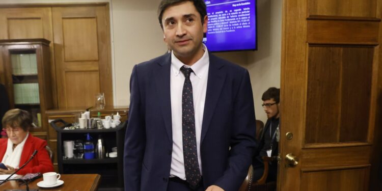 Demócratas confirman la candidatura al Senado del diputado desaforado Miguel Ángel Calisto.